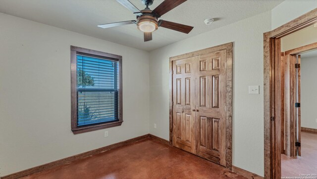 165 Lakeview Cir, La Vernia, TX 78121 - unfurnished bedroom featuring a textured ceiling, light colored carpet, a closet, and ceiling fan