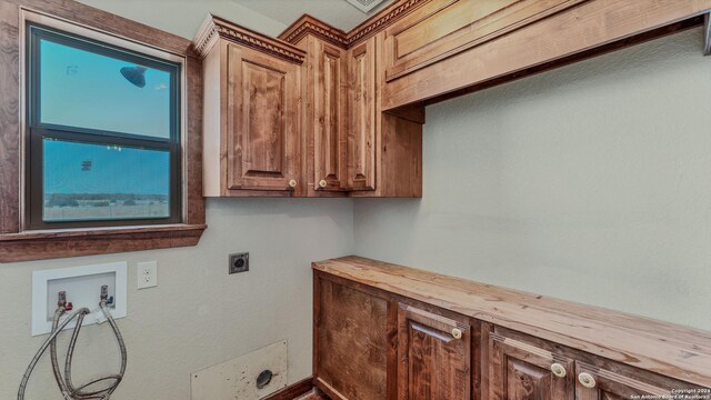 165 Lakeview Cir, La Vernia, TX 78121 - laundry room with hookup for a washing machine, electric dryer hookup, and cabinets