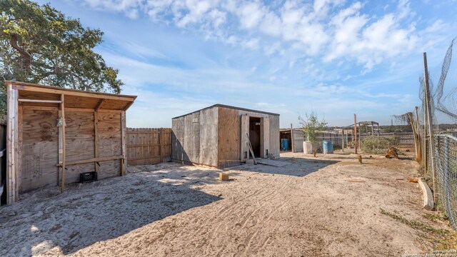165 Lakeview Cir, La Vernia, TX 78121 - view of outbuilding