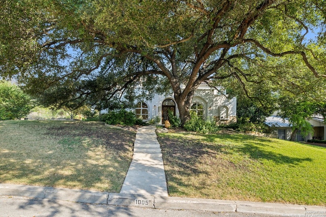 view of front of home with a front lawn