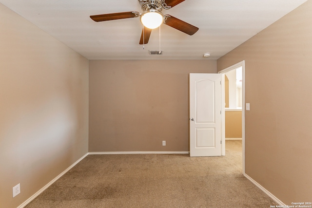 empty room featuring light carpet and ceiling fan