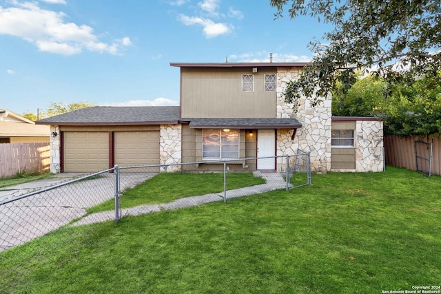 view of front of property featuring a front yard and a garage