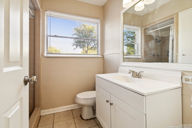 bathroom with vanity, toilet, a wealth of natural light, and curtained shower