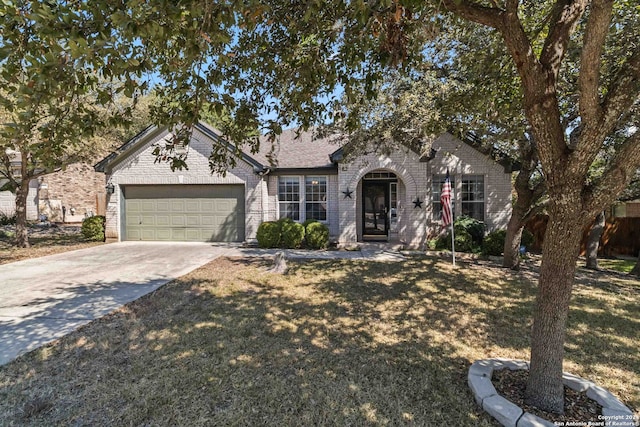 view of front of home featuring a front yard and a garage