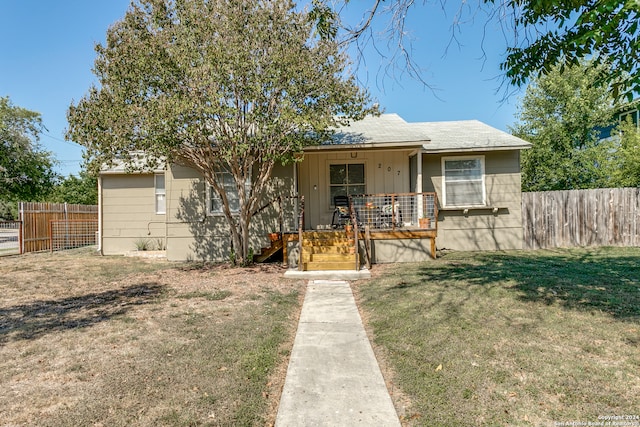 bungalow-style house with a front lawn