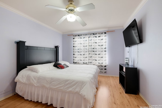 bedroom with crown molding, light wood-type flooring, and ceiling fan