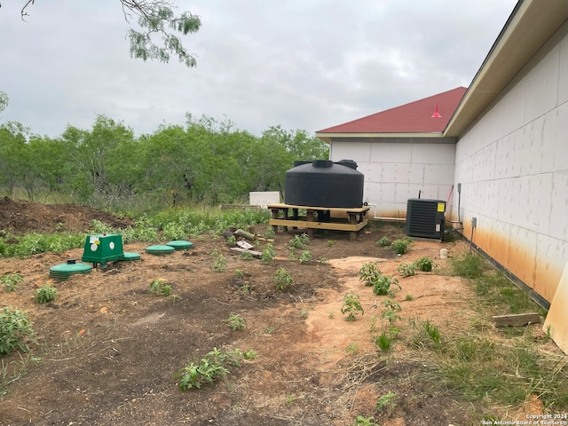 view of yard featuring central AC unit