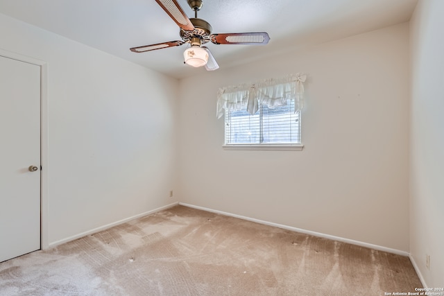 unfurnished room with light carpet and ceiling fan