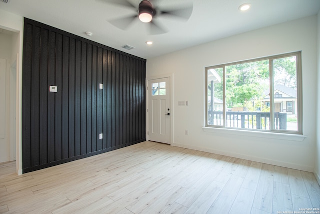 unfurnished room featuring light wood-type flooring and ceiling fan