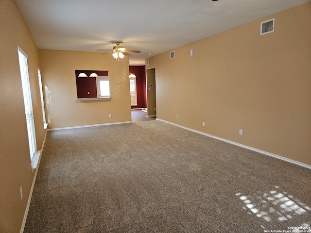 carpeted empty room featuring ceiling fan