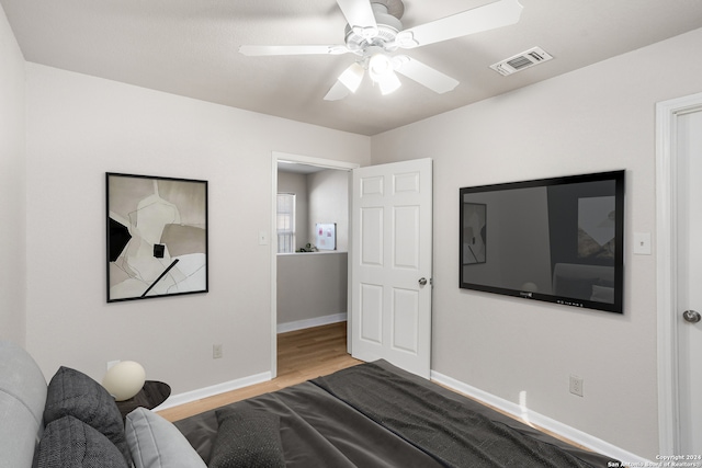 bedroom featuring light hardwood / wood-style floors and ceiling fan