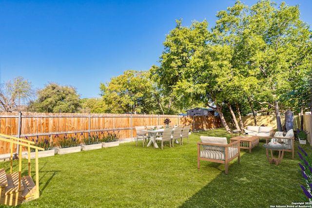 view of yard featuring an outdoor hangout area