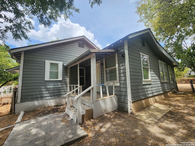 view of front of property featuring covered porch