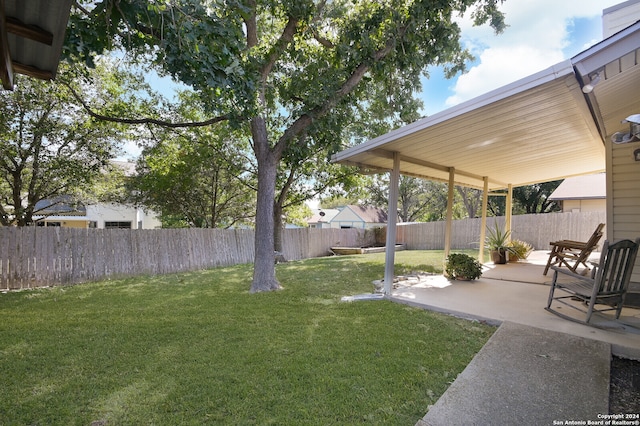 view of yard featuring a patio