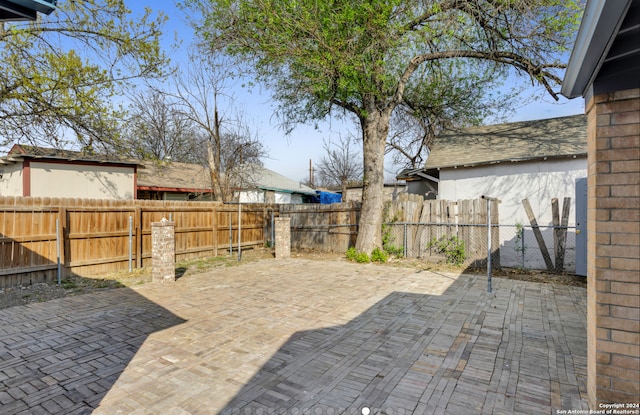 1627 Montezuma St, San Antonio, TX 78207 - view of patio featuring a fenced backyard
