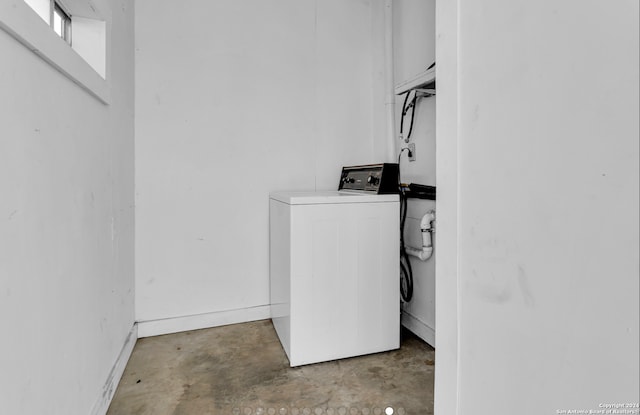 1627 Montezuma St, San Antonio, TX 78207 - laundry room with washer / dryer and baseboards