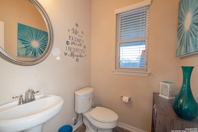7527 Presidio Hvn, Boerne, TX 78015 - half bath with toilet, baseboards, and a sink
