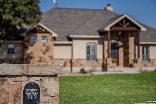 view of front of house with a front lawn