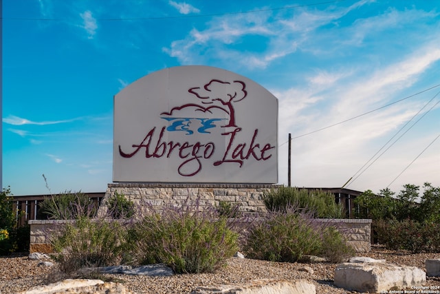 view of community / neighborhood sign