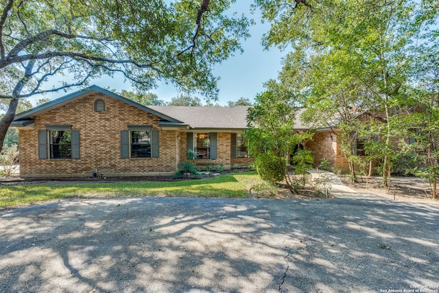 ranch-style house with a front lawn