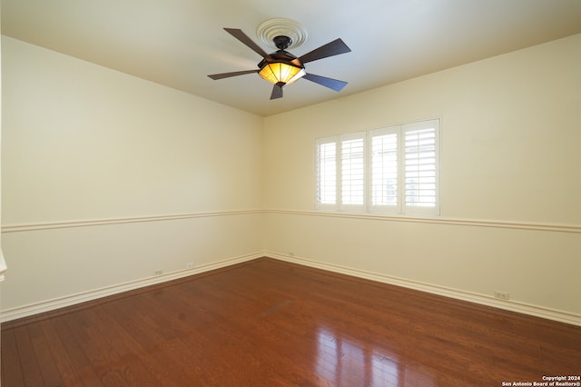 unfurnished room featuring ceiling fan and hardwood / wood-style flooring