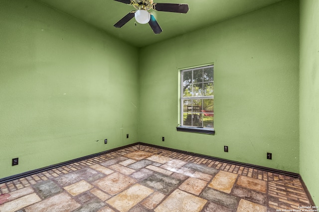 empty room with ceiling fan