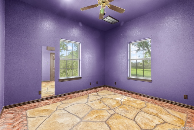 empty room with ceiling fan