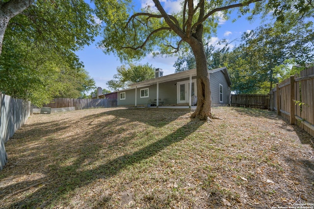 view of yard featuring a patio