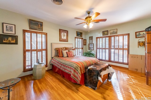 bedroom featuring light hardwood / wood-style floors and ceiling fan