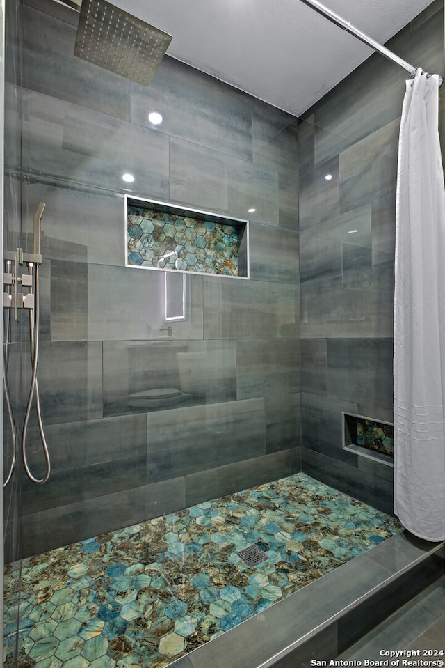 bathroom featuring a shower with curtain