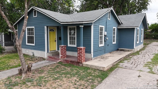 view of front facade with covered porch