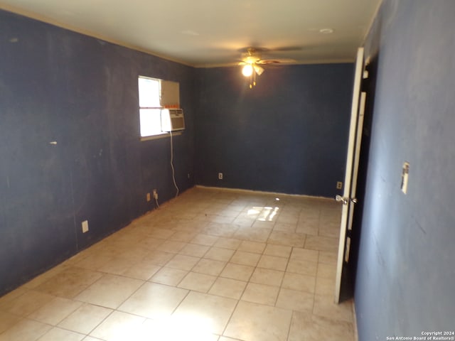 empty room featuring ceiling fan