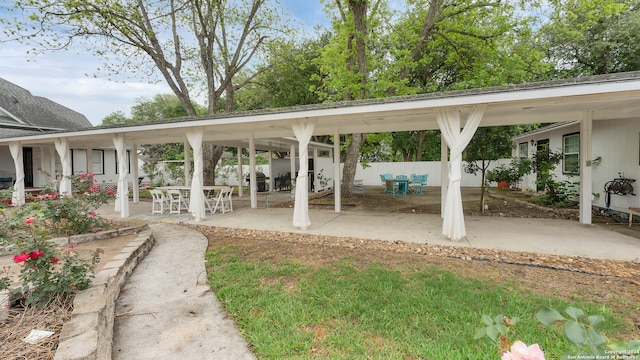 view of yard with a patio area