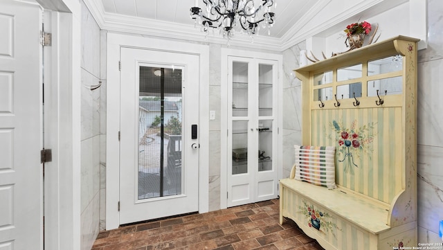 mudroom featuring an inviting chandelier and crown molding