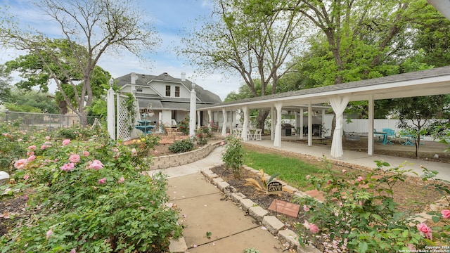 view of yard featuring a patio area