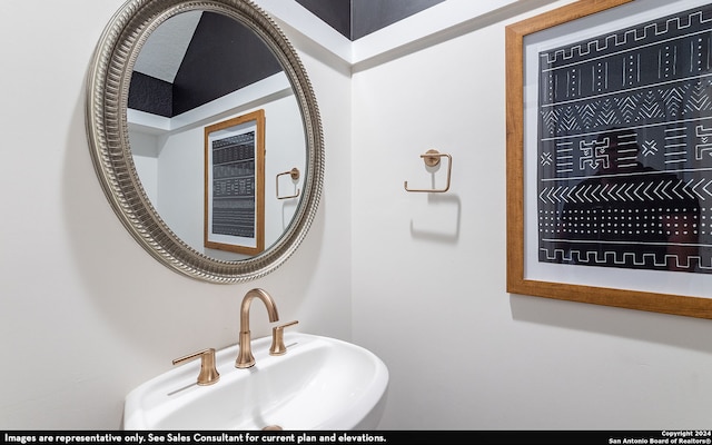 bathroom featuring sink