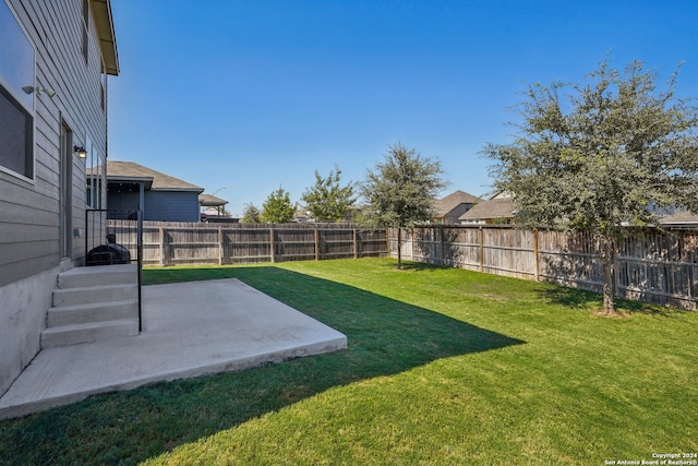 view of yard with a patio