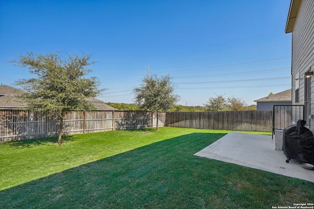 view of yard with a patio area