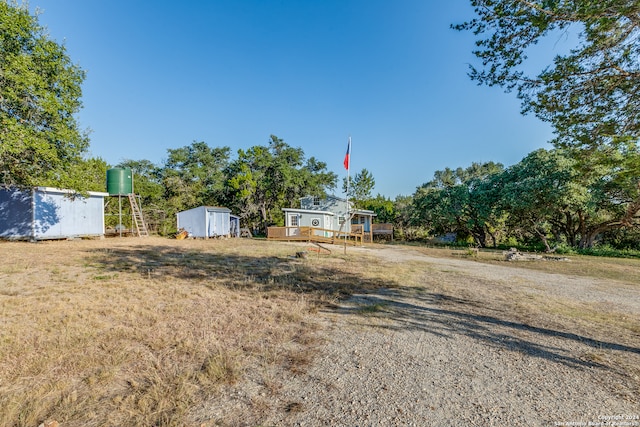 view of yard with a shed