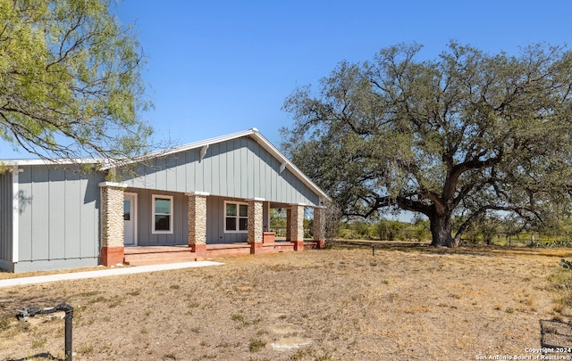 view of front of home featuring a porch