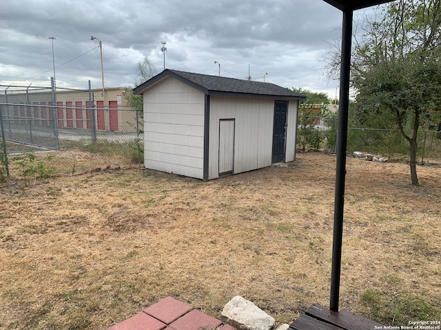 view of outdoor structure featuring a yard