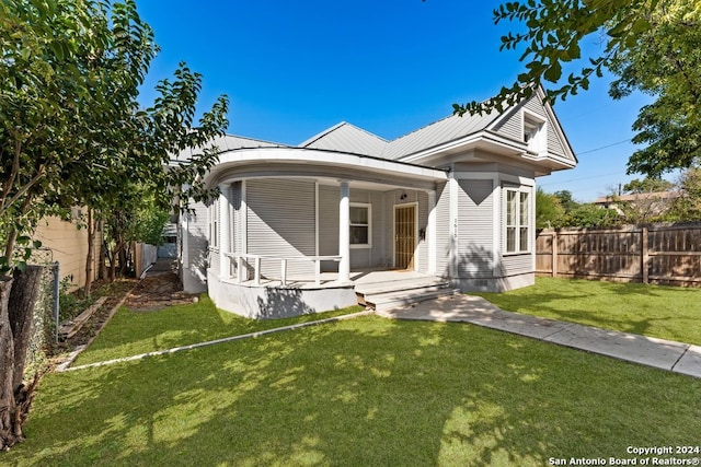 view of front of property with a front lawn