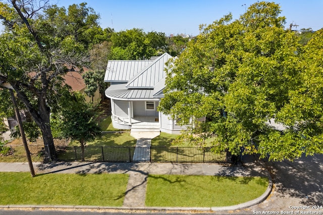 view of front facade with a porch and a front yard