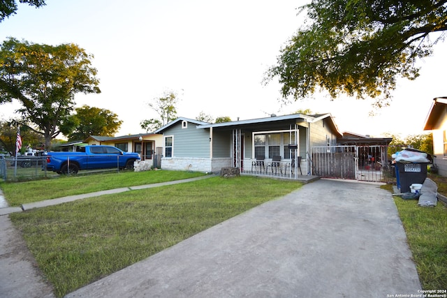 bungalow featuring a front yard