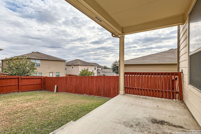 view of yard with a patio area