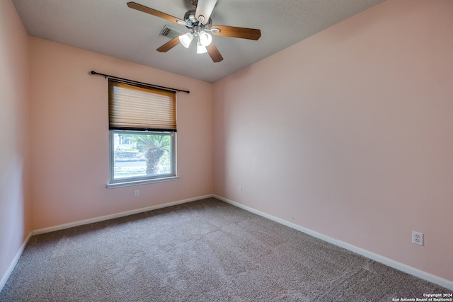 carpeted empty room featuring ceiling fan