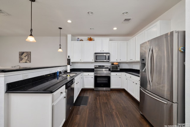 6720 Marble Lk, Live Oak, TX 78233 - kitchen featuring appliances with stainless steel finishes, a sink, dark wood-style flooring, dark countertops, and a peninsula
