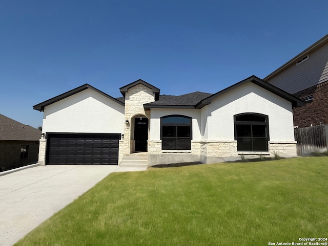 view of front of home featuring a front lawn and a garage