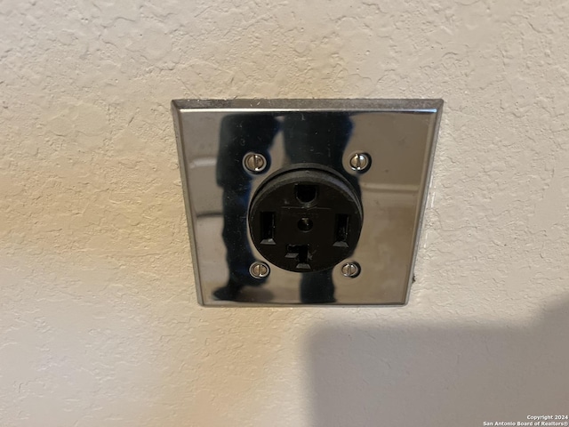 6614 Mia Way, San Antonio, TX 78233 - detailed view of a textured wall