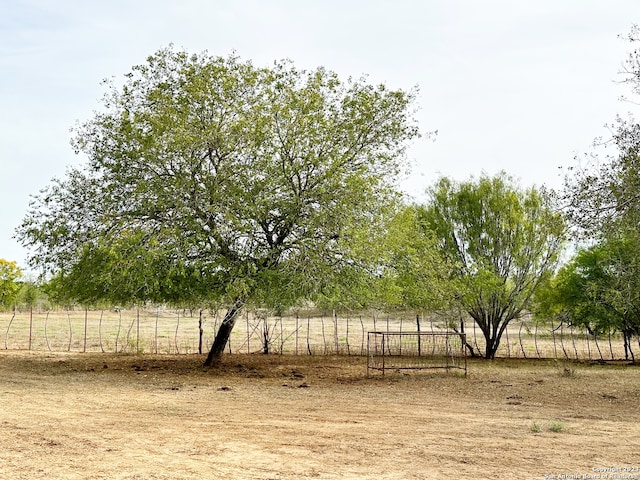 view of yard featuring a rural view